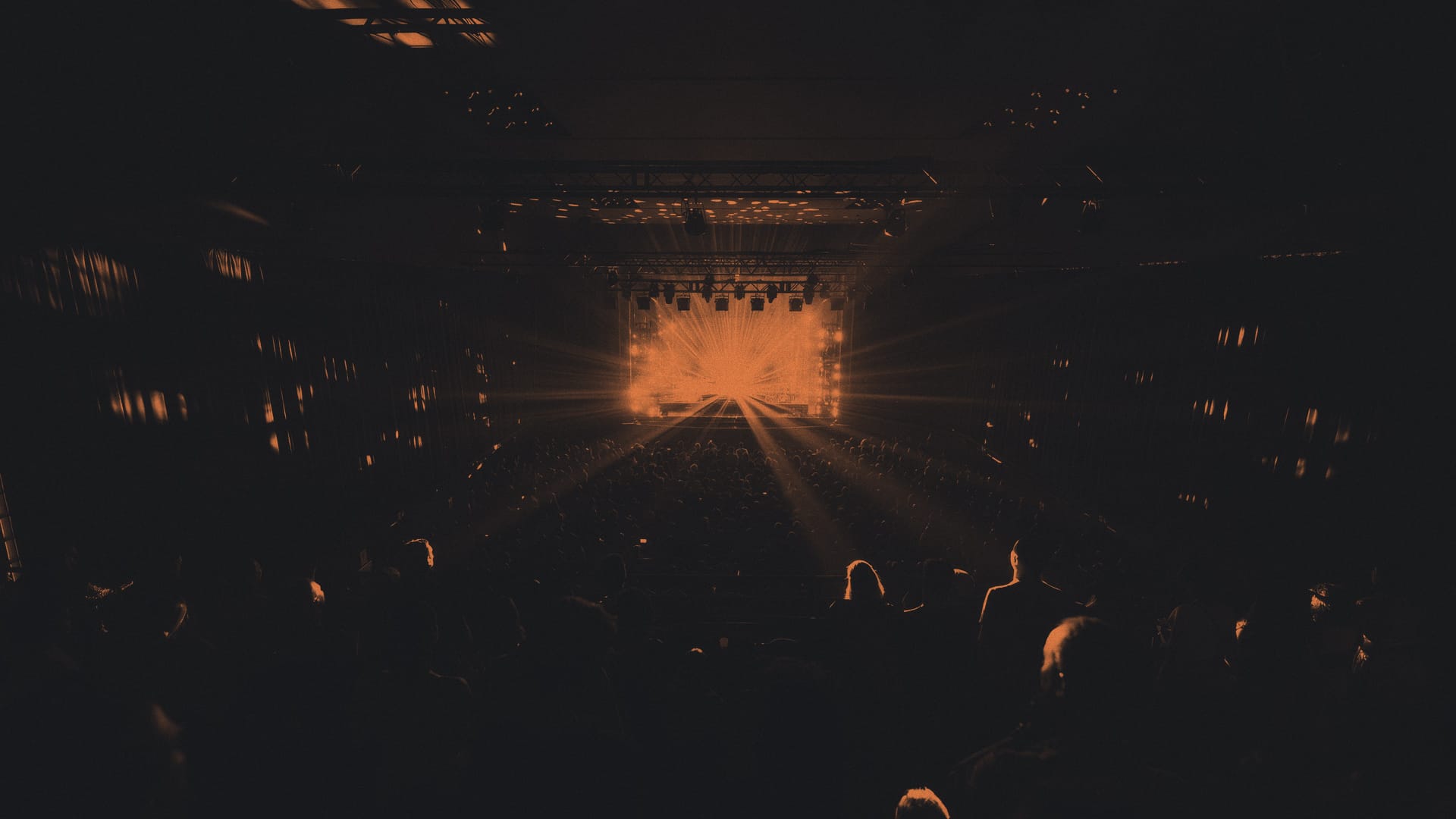 Balcony view of the main stage at OM Liège